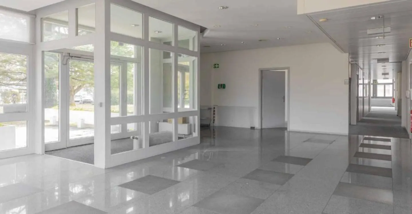 MULTIFUNCTIONAL BUILDING OF 3 LEVELS IN MEYRIN - Photo 2 of 13