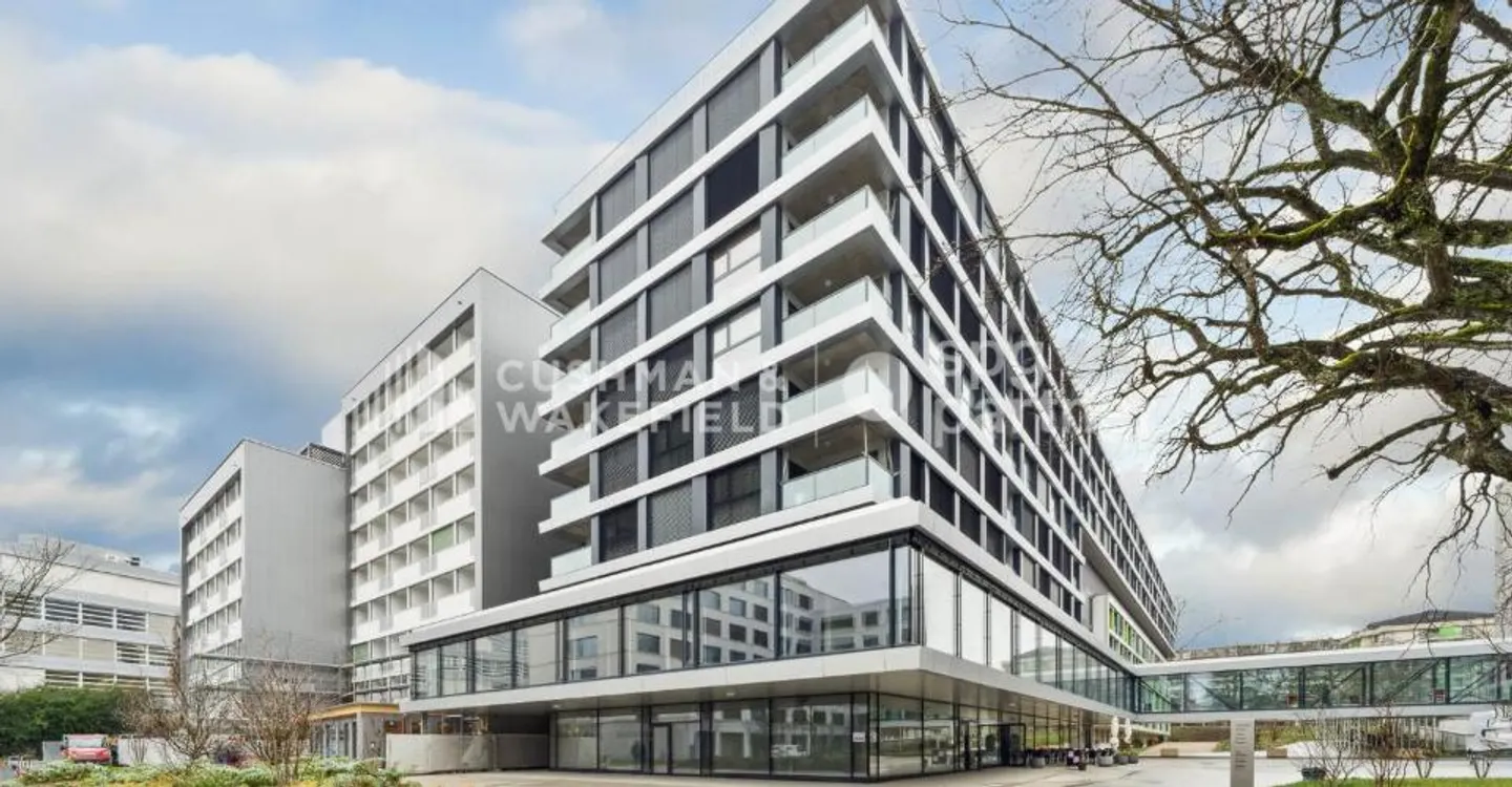 Trembley 12, Verwaltungsfläche von 215 m² in einer grünen Umgebung - Foto 1 von 13