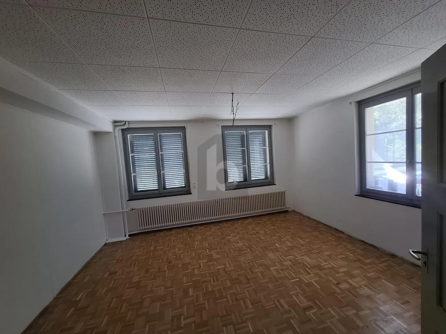BEAUCOUP D'ESPACE DANS UN EMPLACEMENT CENTRAL - Photo 4 sur 6