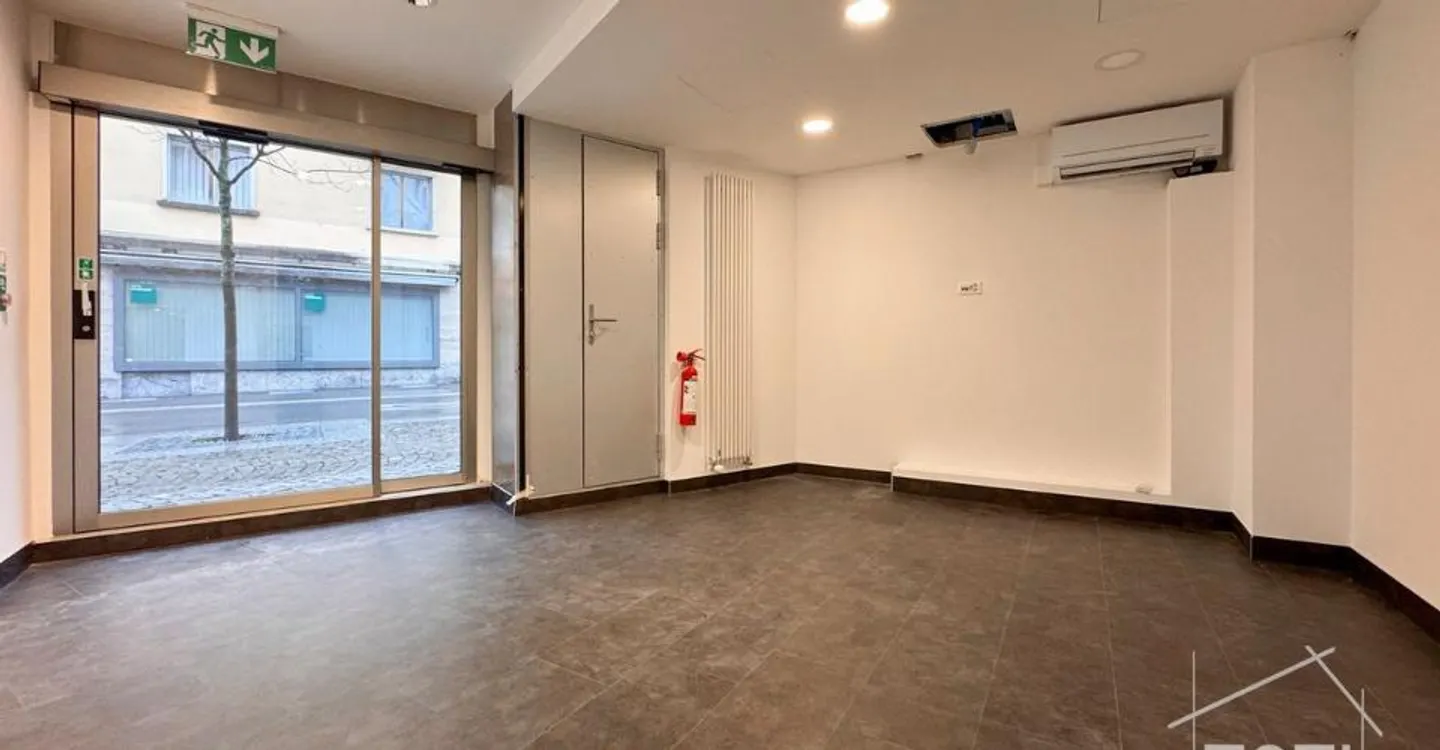 Immeuble commercial de qualité en plein coeur de ville - visibilité et potentiel - Photo 7 sur 13