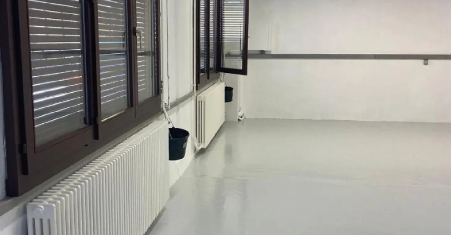 Caroige - Open Space Office ≈125 m² on the Ground Floor + Kitchen + Attic - Photo 4 of 10