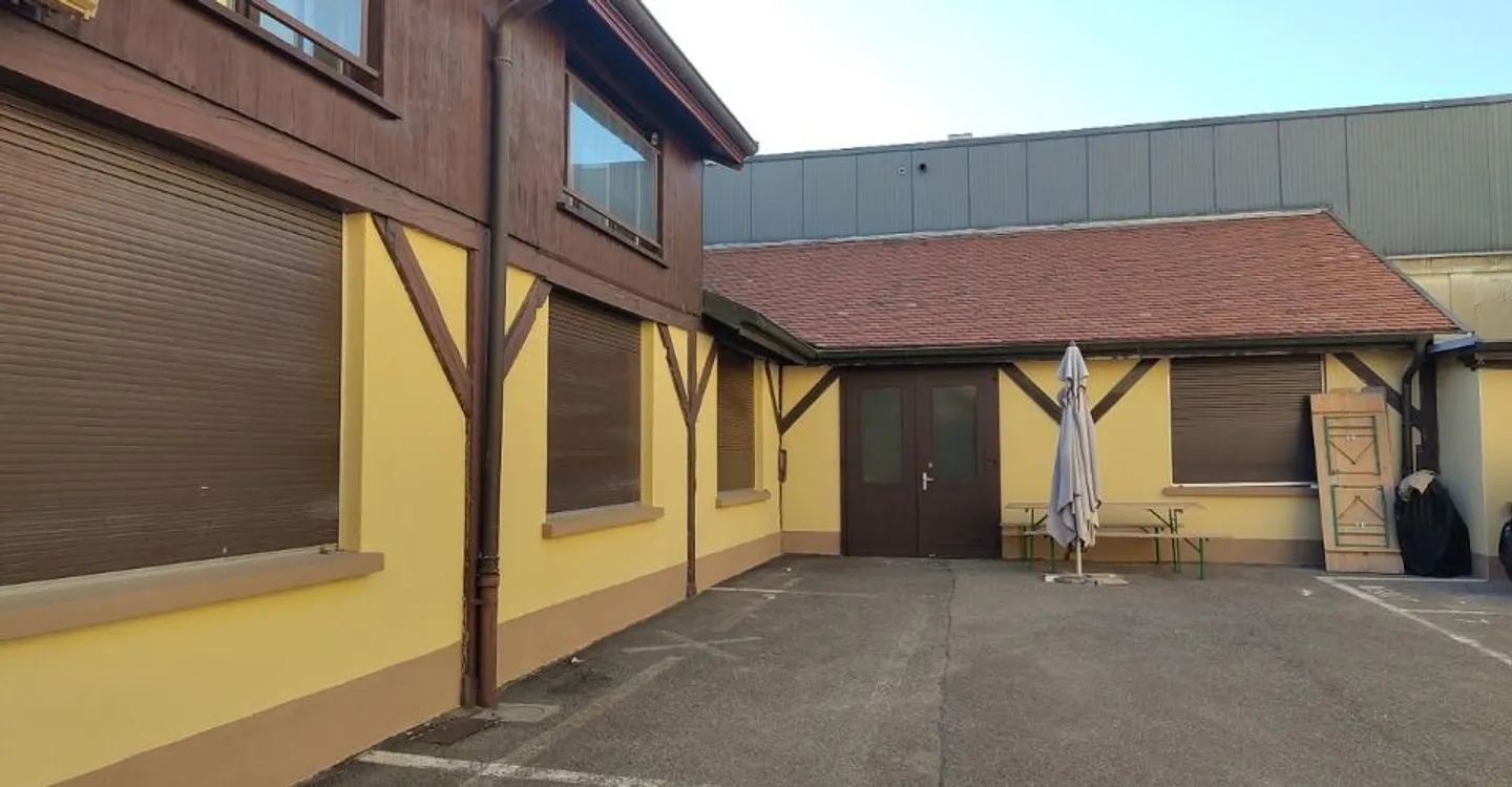 Caroige - Open Space Office ≈125 m² on the Ground Floor + Kitchen + Attic - Photo 2 of 10