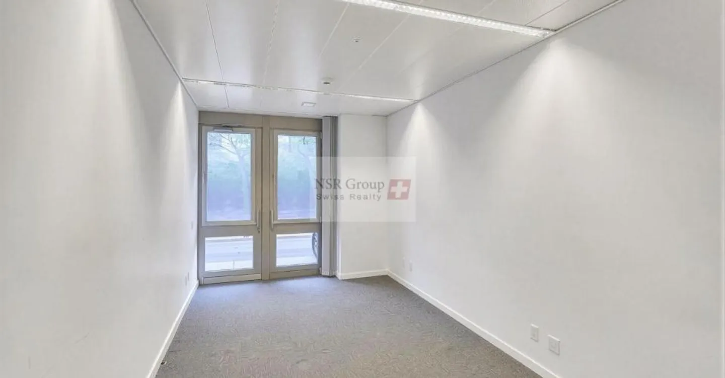 Commercial arcade of 538 m² + 100 m² of storage - January 2027 - Photo 10 of 13