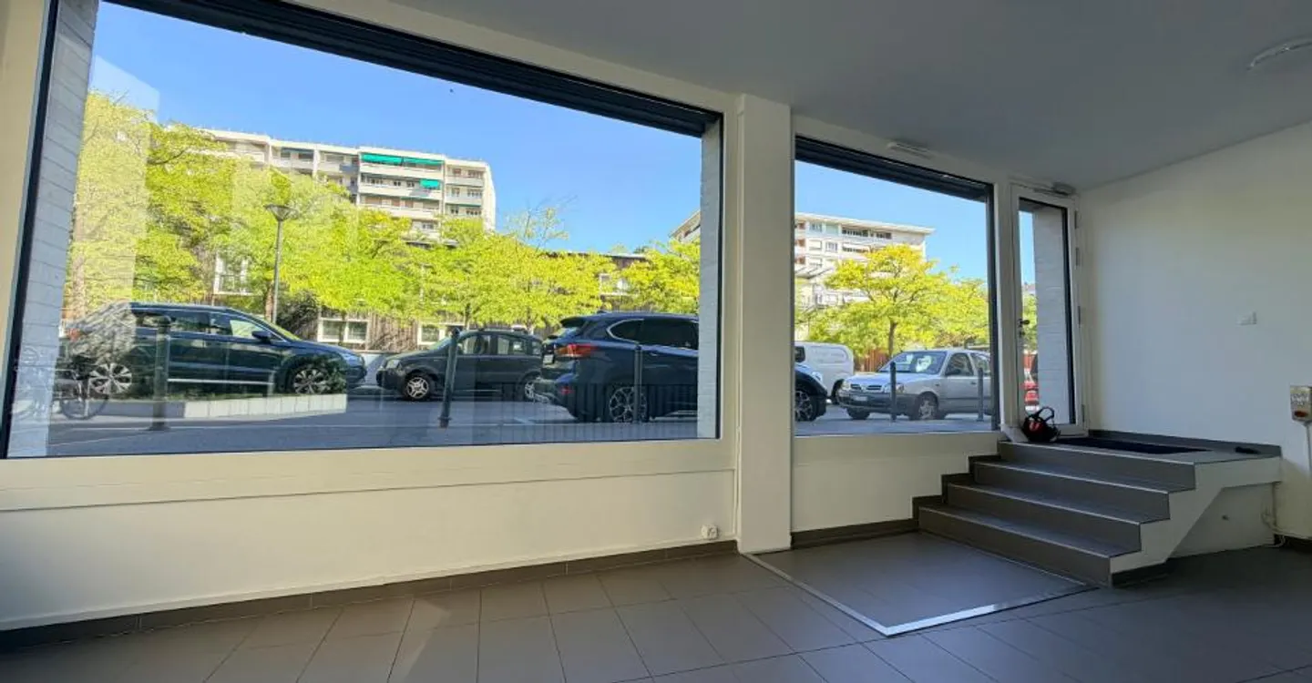Arcade von ca. 36 m2 im Erdgeschoss + 37 m2 im Keller im Stadtteil Saint-Jean - Foto 2 von 11