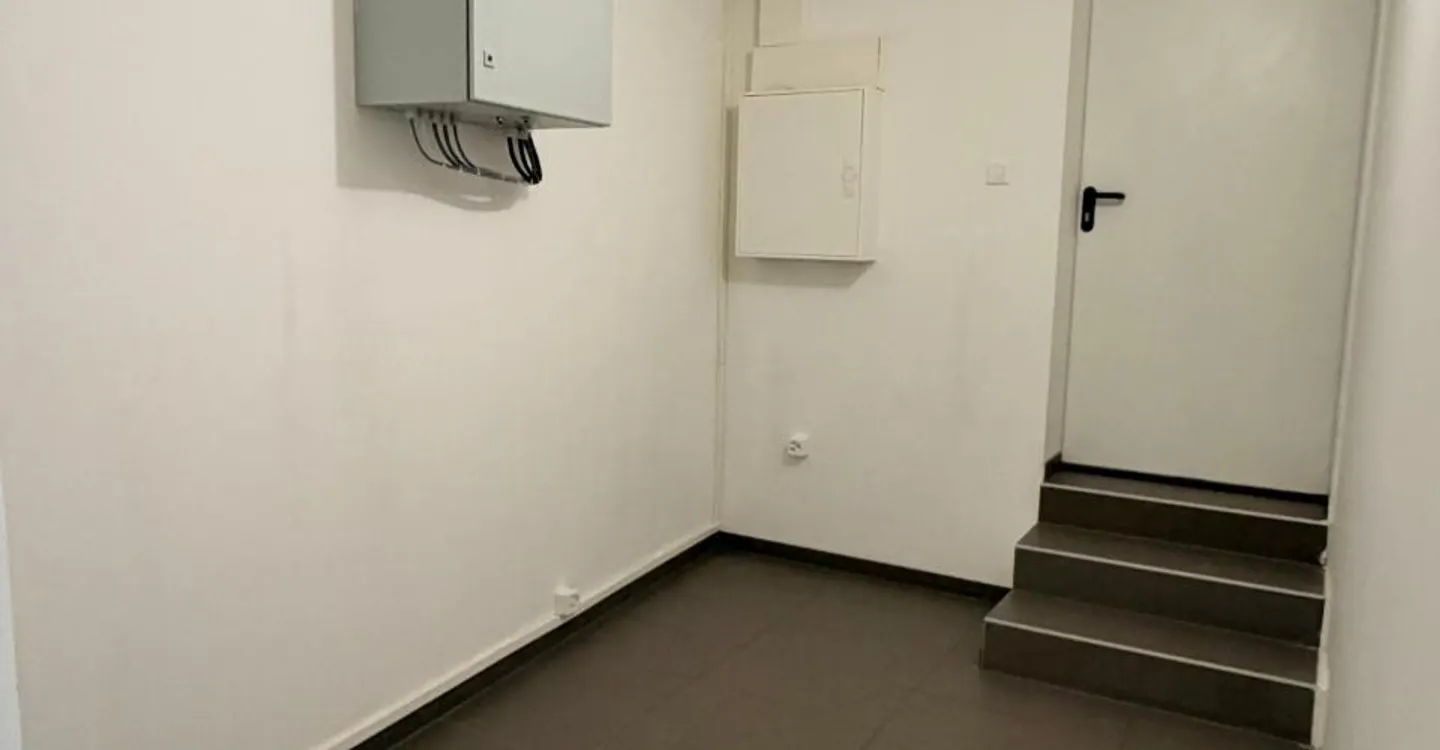 Arcade von ca. 36 m2 im Erdgeschoss + 37 m2 im Keller im Stadtteil Saint-Jean - Foto 5 von 11