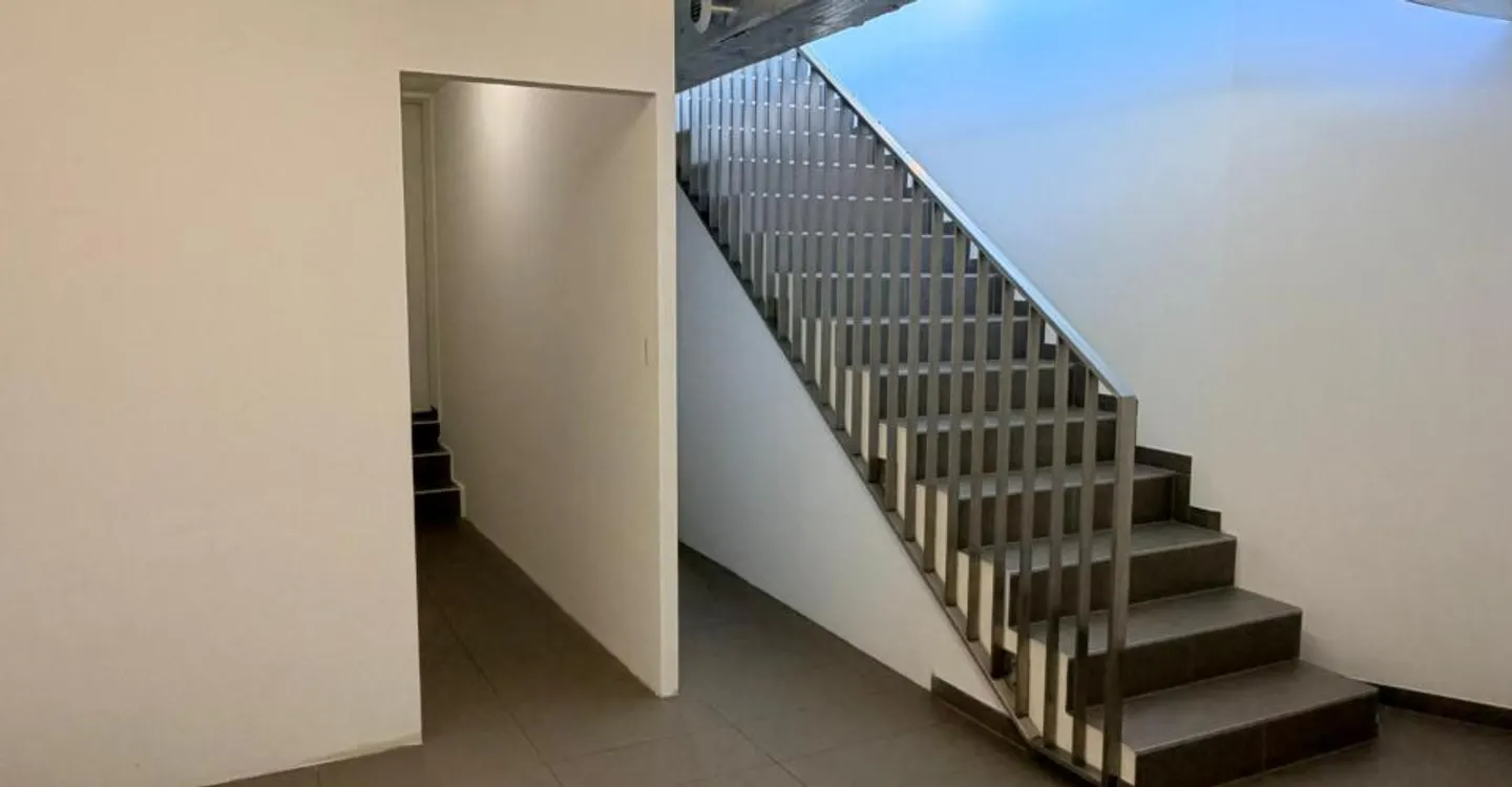 Arcade von ca. 36 m2 im Erdgeschoss + 37 m2 im Keller im Stadtteil Saint-Jean - Foto 4 von 11