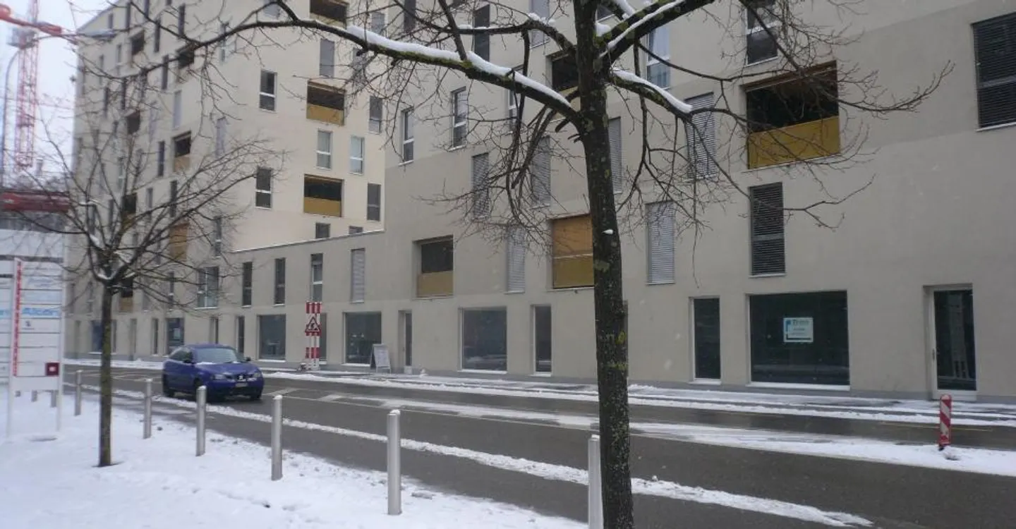 GROßE HANDELSFLÄCHE VON CA. 159 M² IM ERDGESCHOSS MIT GROßEN FENSTERN - Foto 1 von 5