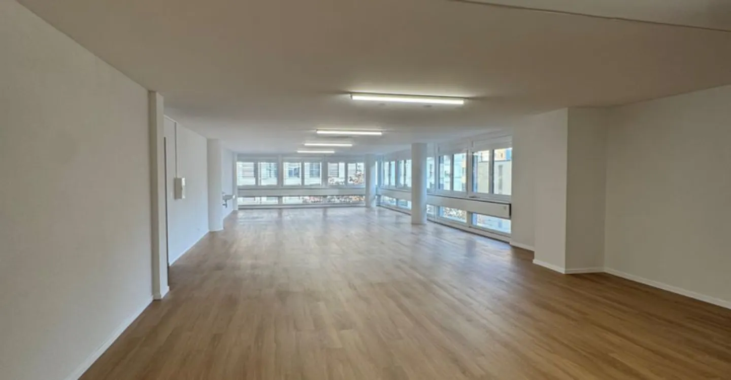 Espace Commercial Rénové - Photo 1 sur 2