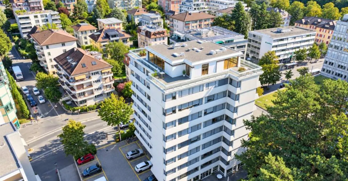 Cour 61 - 900 m² - Une adresse - Foto 1 von 3