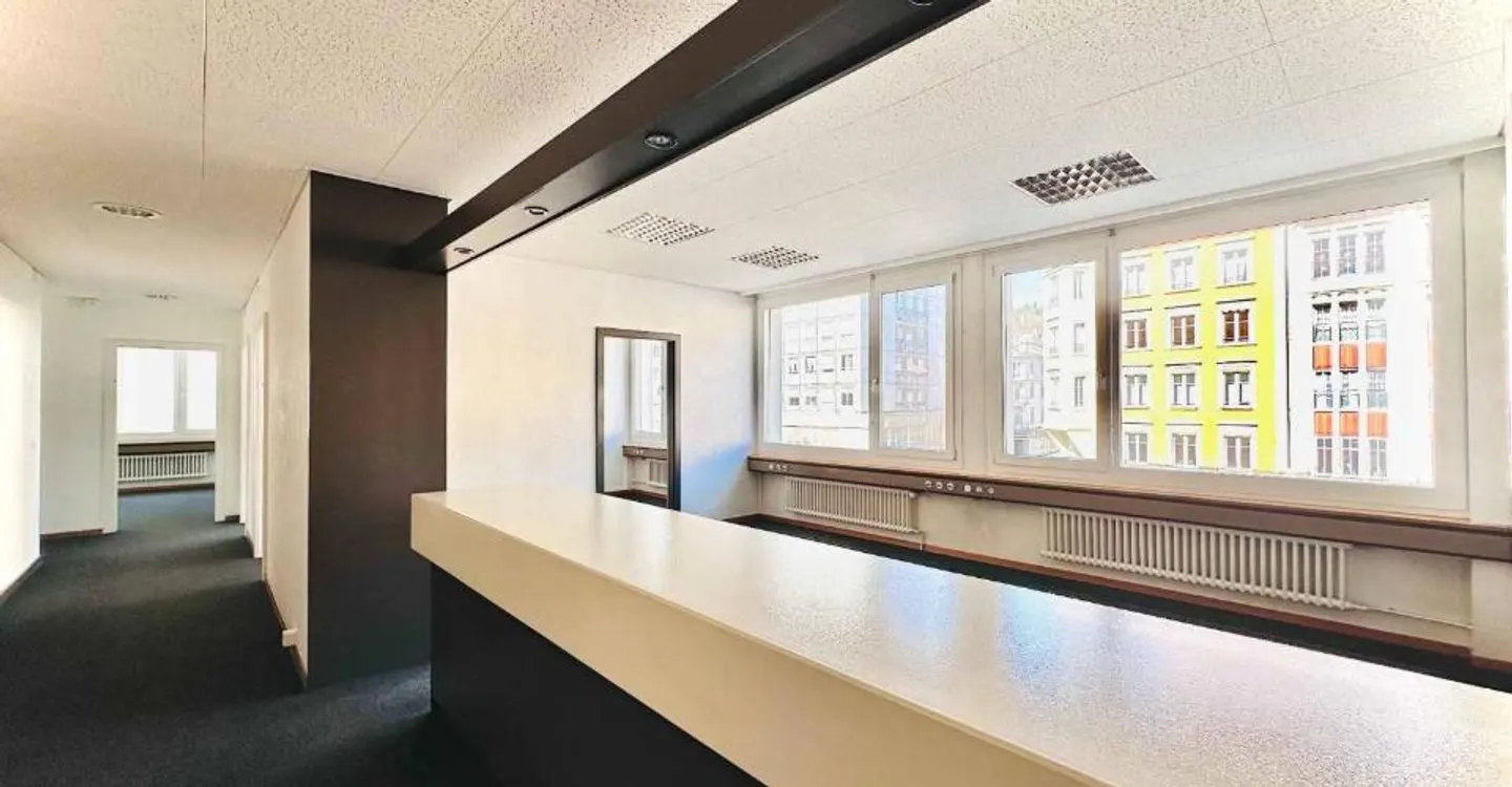Uffici moderni e luminosi di 159 m2 in affitto a La Chaux-de-Fonds - Foto 2 di 5