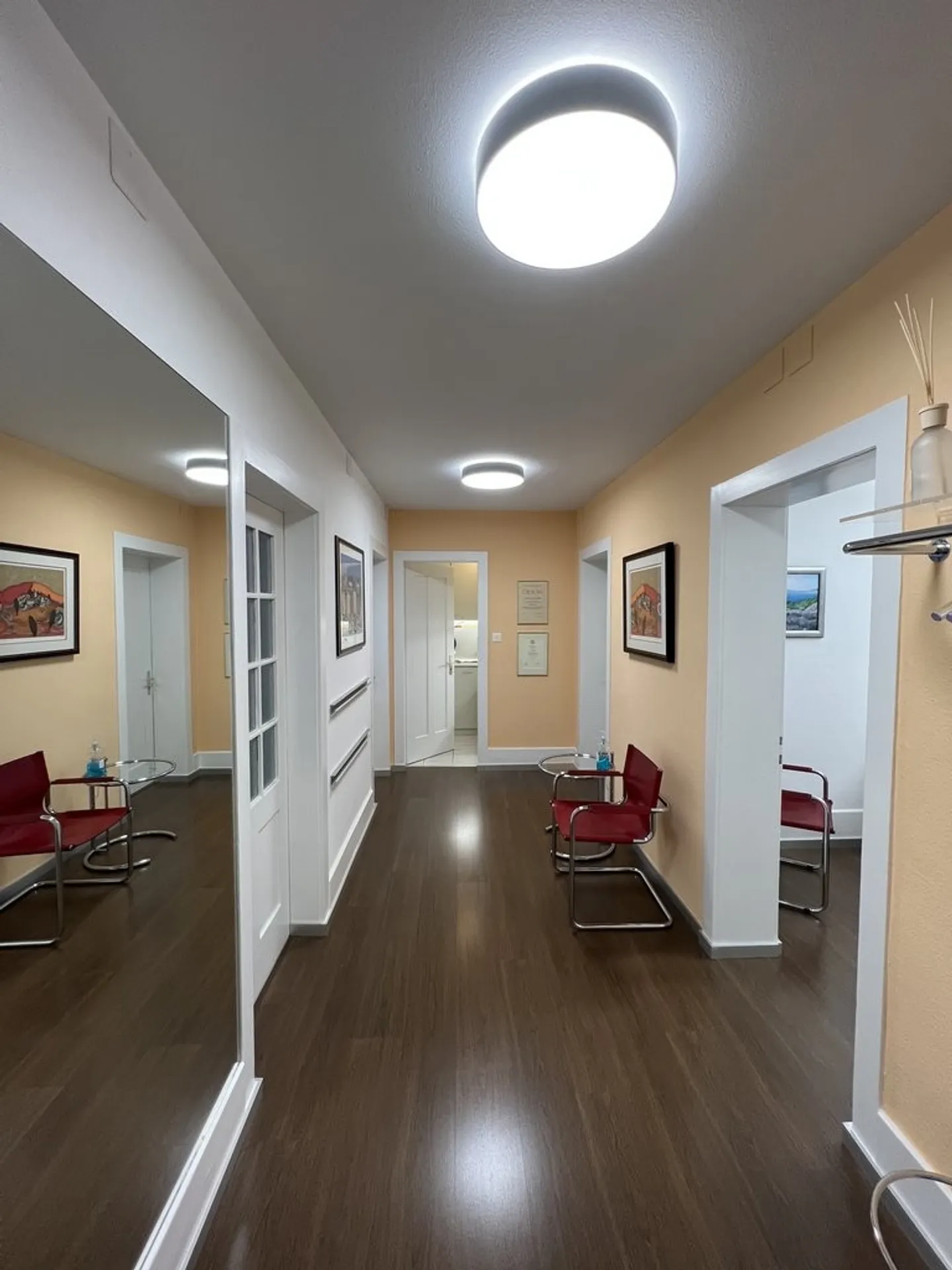 Established Dental Practice in Zurich Seefeld - Ready for Operation Immediately - Photo 1 of 4