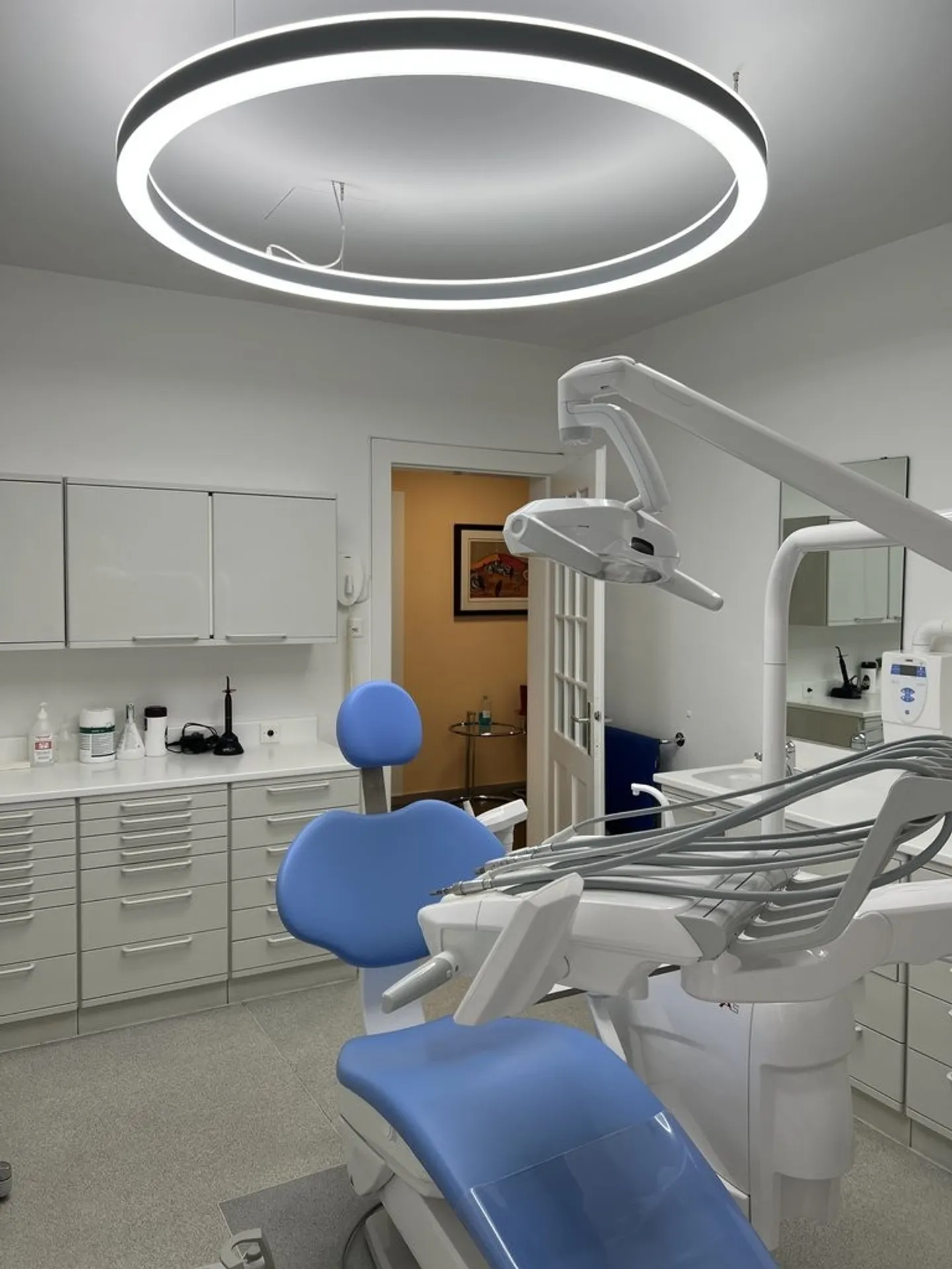 Established Dental Practice in Zurich Seefeld - Ready for Operation Immediately - Photo 2 of 4