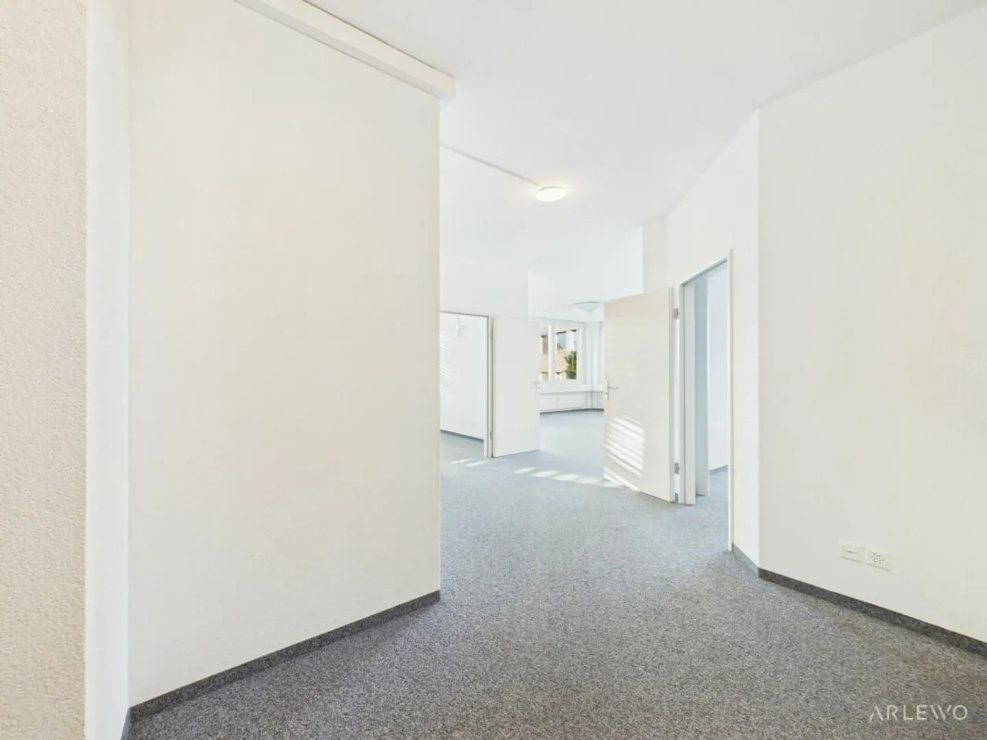 Espaces de pratique et de bureau à Hünenberg avec de la place pour vos services - Photo 5 sur 13