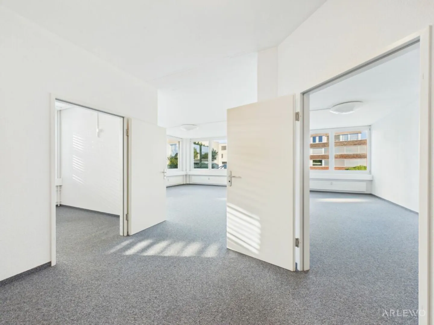 Espaces de pratique et de bureau à Hünenberg avec de la place pour vos services - Photo 4 sur 13