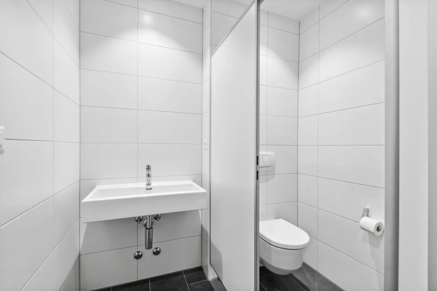 Espace de pratique moderne avec jardin - Photo 8 sur 13