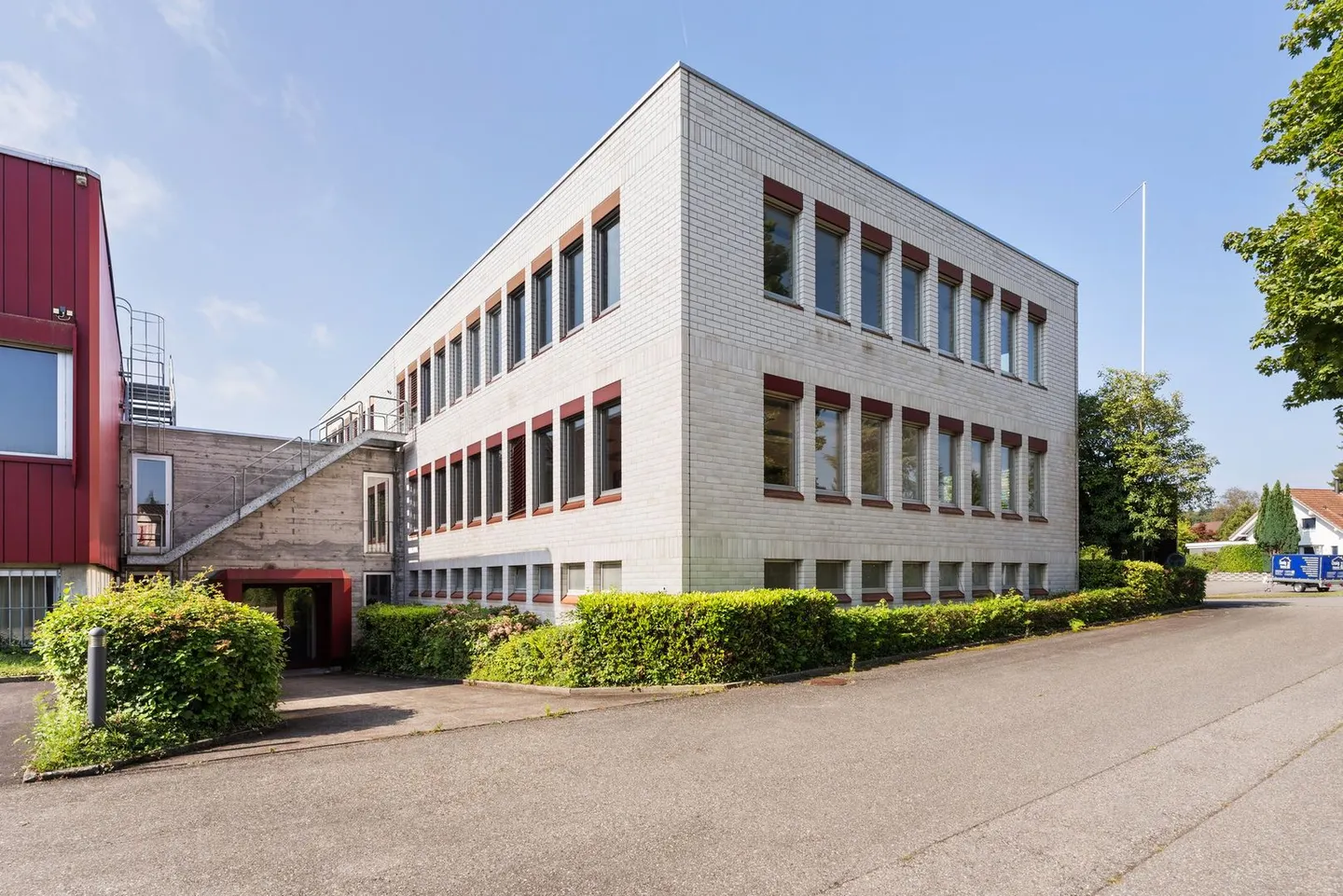 Espace de bureau passionnant de 197 m² - idéal en combinaison avec un stockage ou un commerce - Photo 2 sur 5