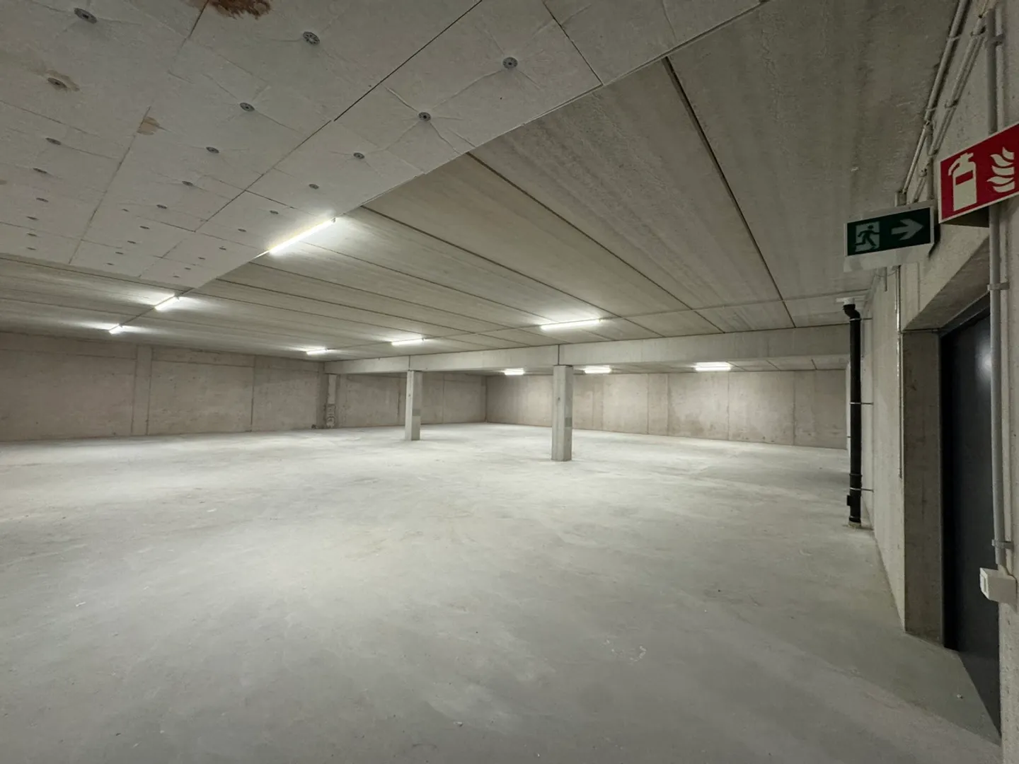 Storage space in an excellently developed location - Photo 4 of 4