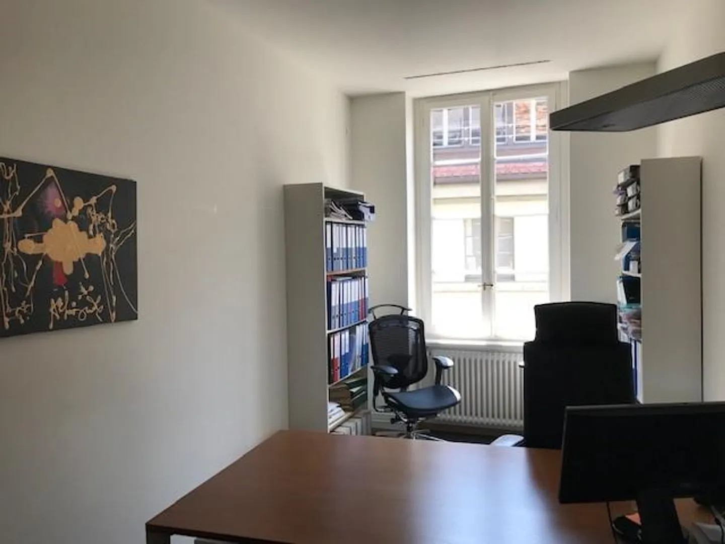 Located on the 3rd floor, this office has a total area of approximately 211 m² - Photo 6 of 9