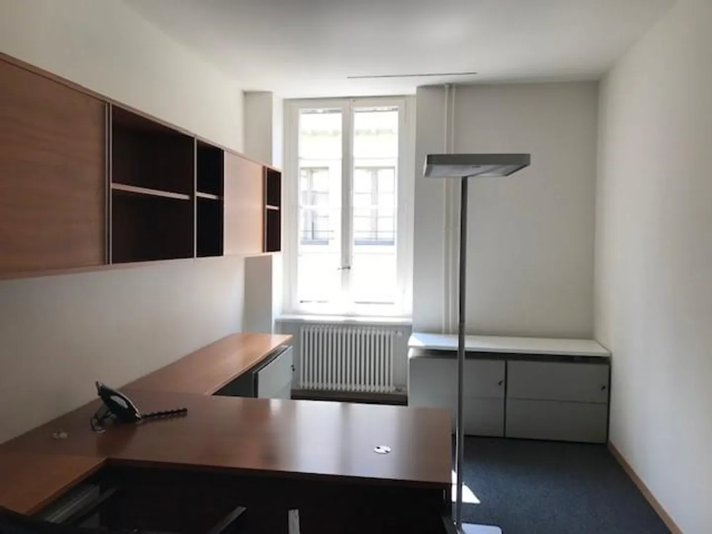 Located on the 3rd floor, this office has a total area of approximately 211 m² - Photo 8 of 9
