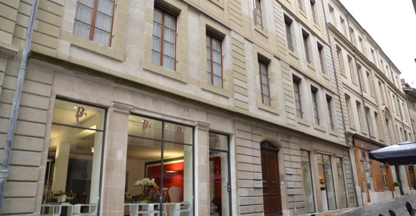 Located on the 3rd floor, this office has a total area of approximately 211 m² - Photo 9 of 9
