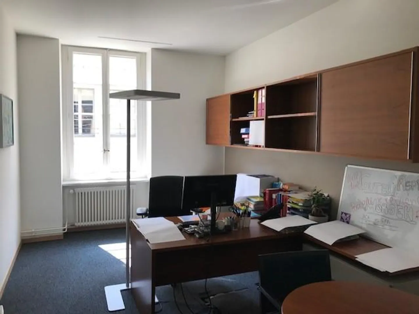 Located on the 3rd floor, this office has a total area of approximately 211 m² - Photo 3 of 9