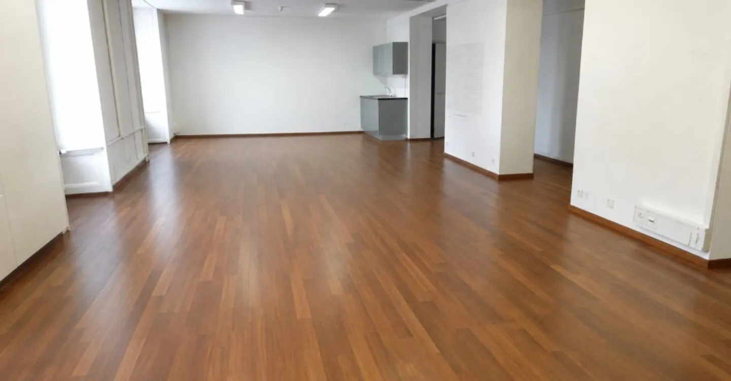 Large modular offices of 240 m² in the city center - Photo 11 of 11