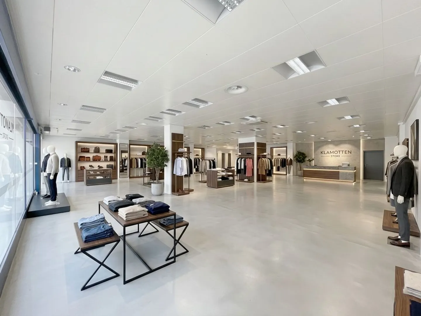 Spazio commerciale in una posizione prominente con alto traffico - Foto 6 di 9