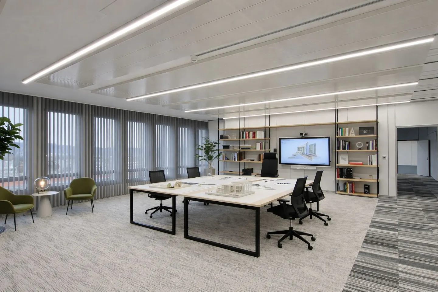 Versatile office unit with spacious team rooms and individual offices - Photo 1 of 13