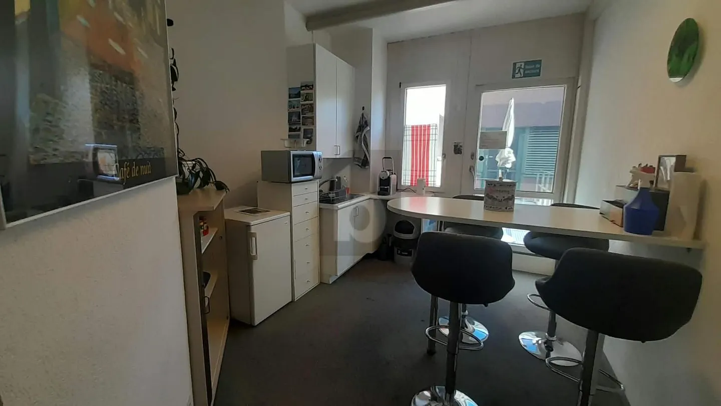 Helle Privatschreibtische mit Gemeinschaftsräumen - Foto 5 von 6