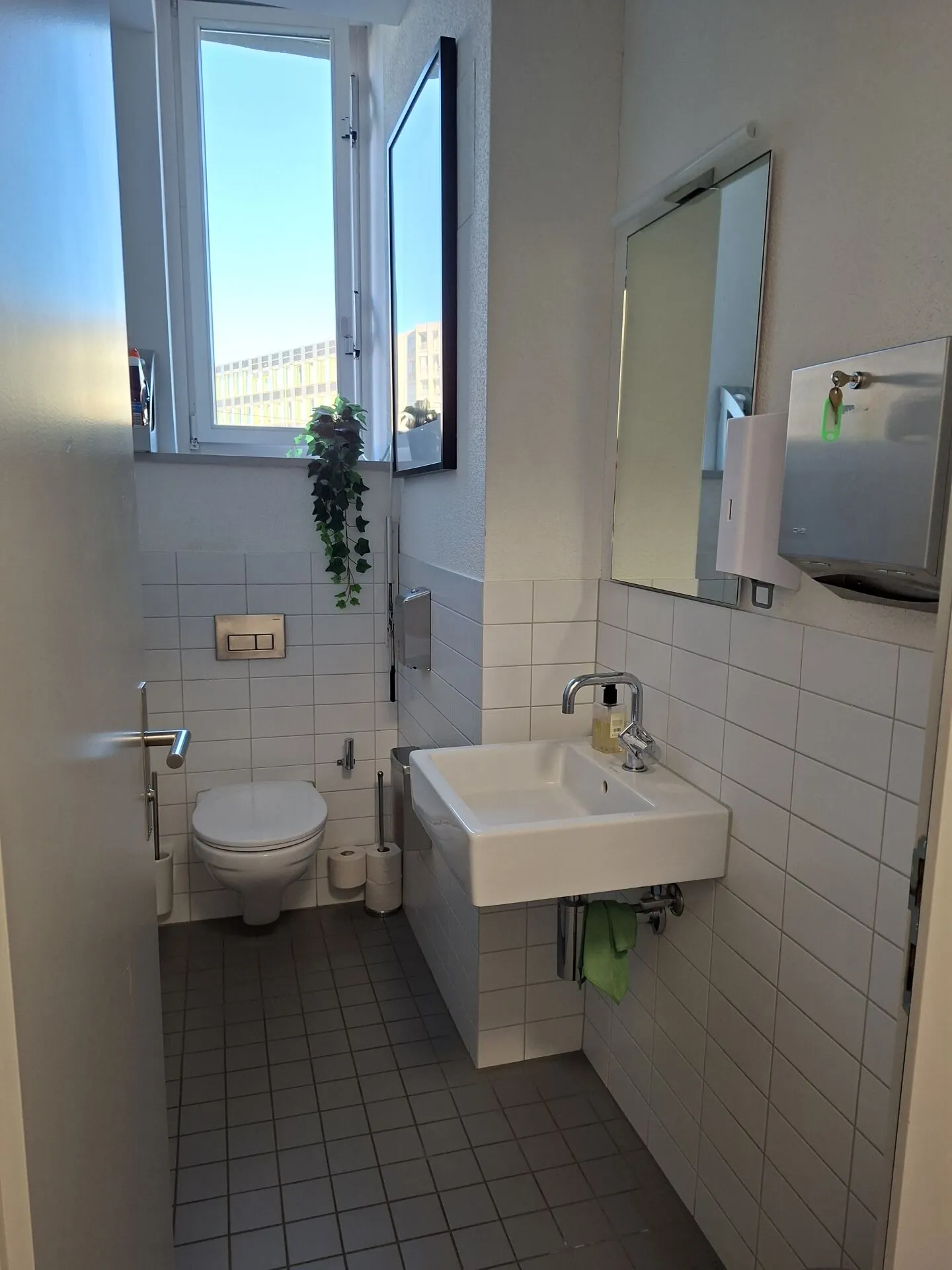 Spazio ufficio centrale direttamente alla stazione di Bülach - Foto 5 di 5