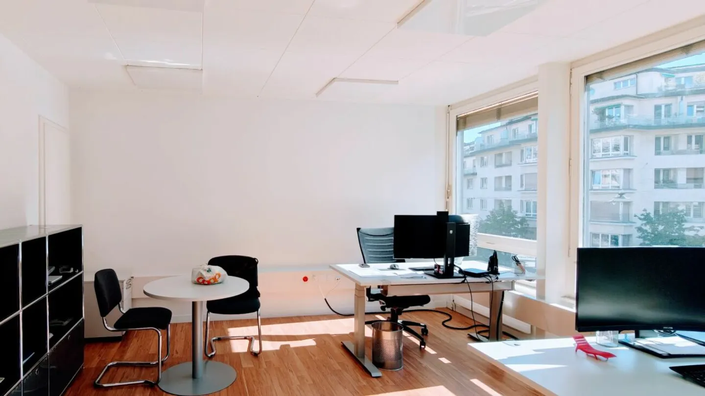 Helle und schlüsselfertige Büros von 140m2 (teilbar 55/85m2) im Zentrum von Lausanne! - Foto 2 von 7