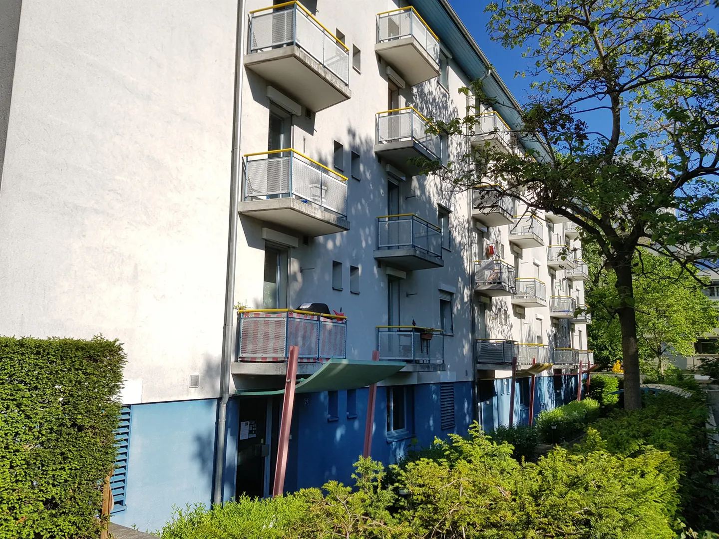 Atelier au rez-de-chaussée à louer - Photo 2 sur 3