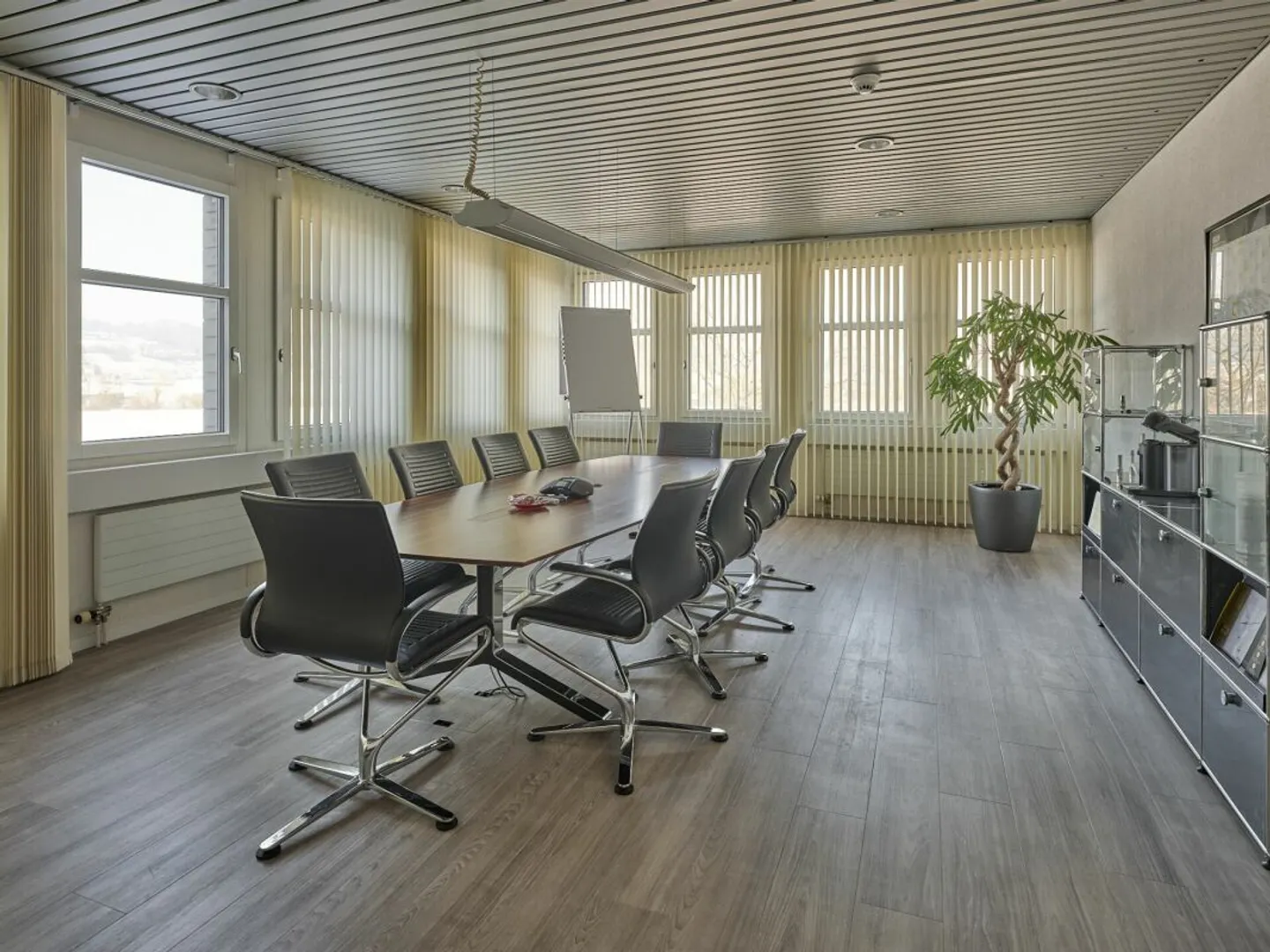 Commercial and warehouse space from 1,000 - 6,800 m²! Your new business location! - Photo 13 of 13