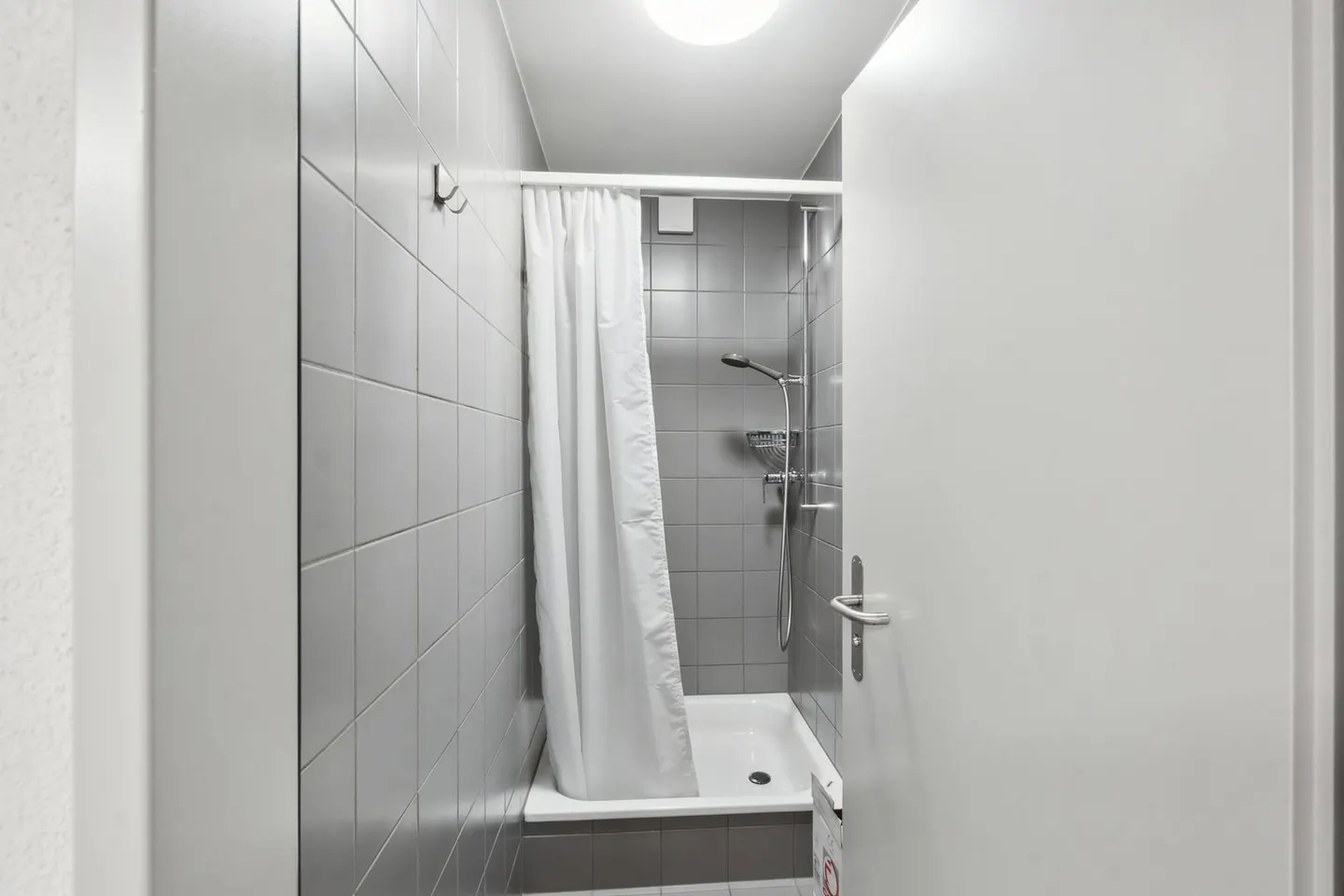 Spacious, fully developed office space - available immediately - Photo 7 of 8