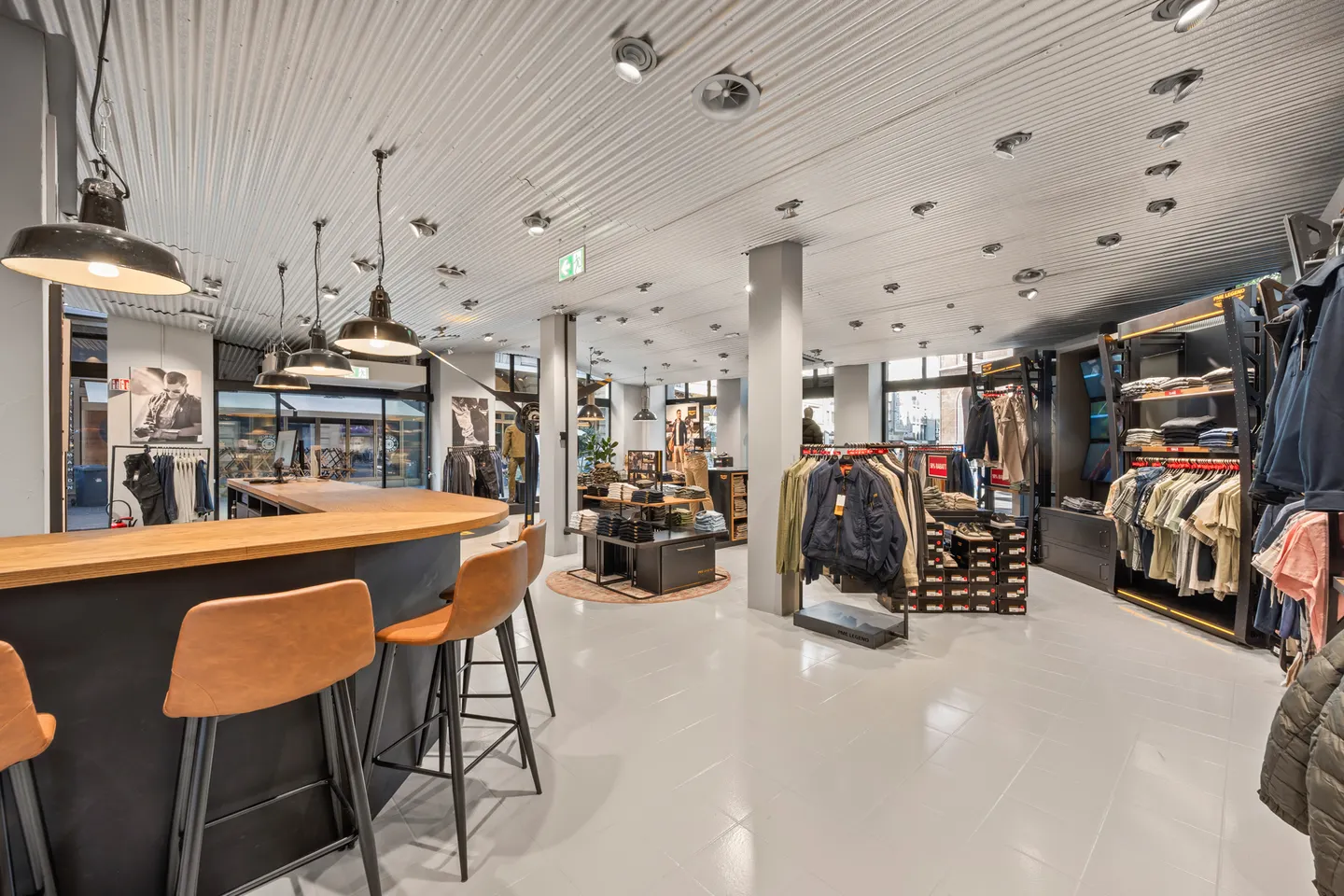 Visibilité maximale grâce à une vitrine de 180° sur la Gerbergasse - Photo 4 sur 11