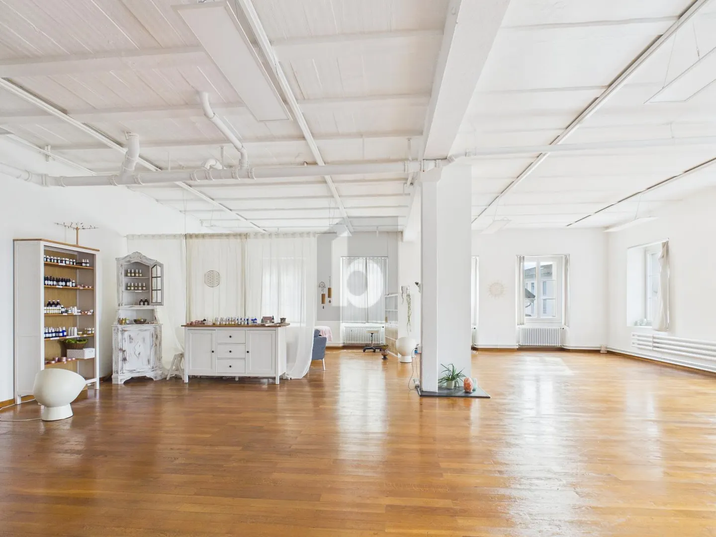 SPACIOUS IN A TOP LOCATION - Photo 3 of 6