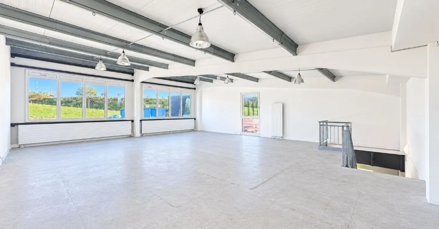 Offices, showroom, premises of 170 m2 for rent in Rossens - Photo 1 of 3