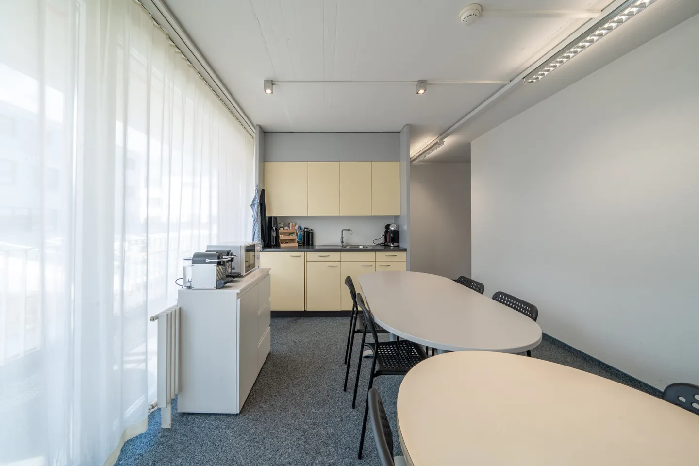Espace de bureau attrayant dans un emplacement privilégié - Photo 2 sur 8