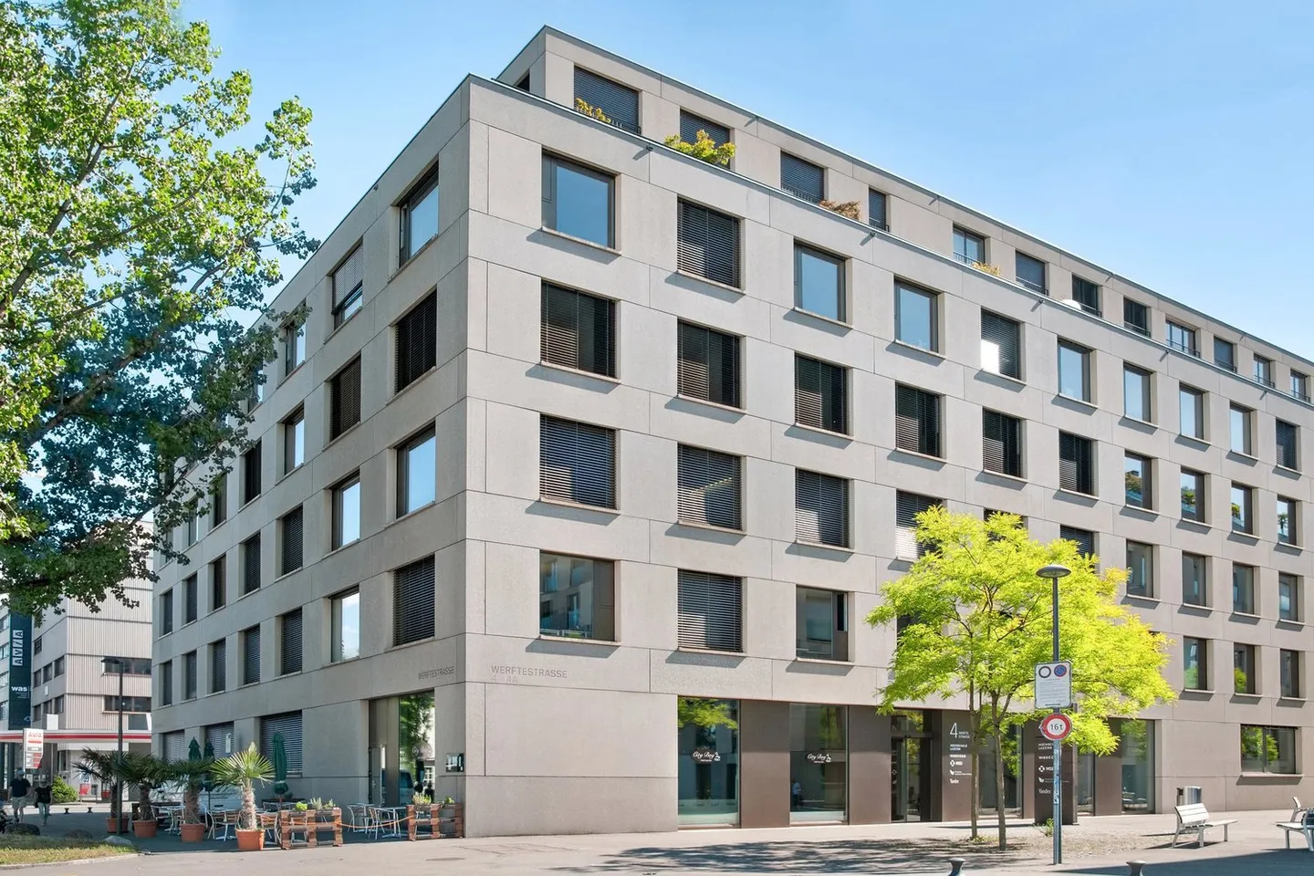 Votre chance pour 374 m² au rez-de-chaussée : central, connecté et dynamique - Photo 1 sur 7