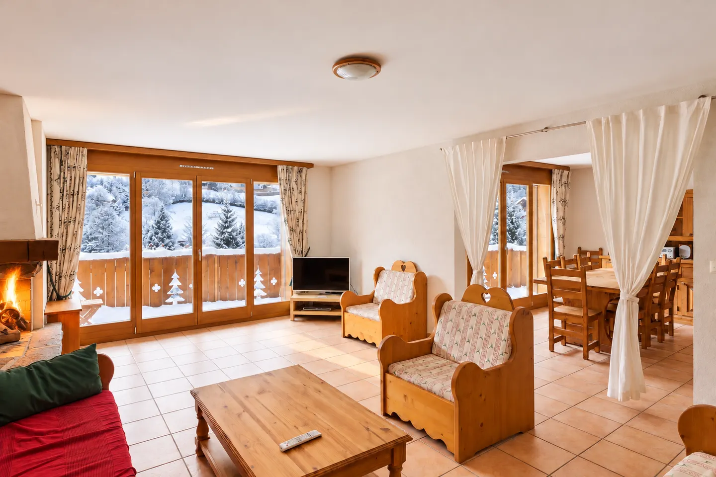 Beautiful 3.5 room apartment in Val-d'Illiez - Photo 2 of 7