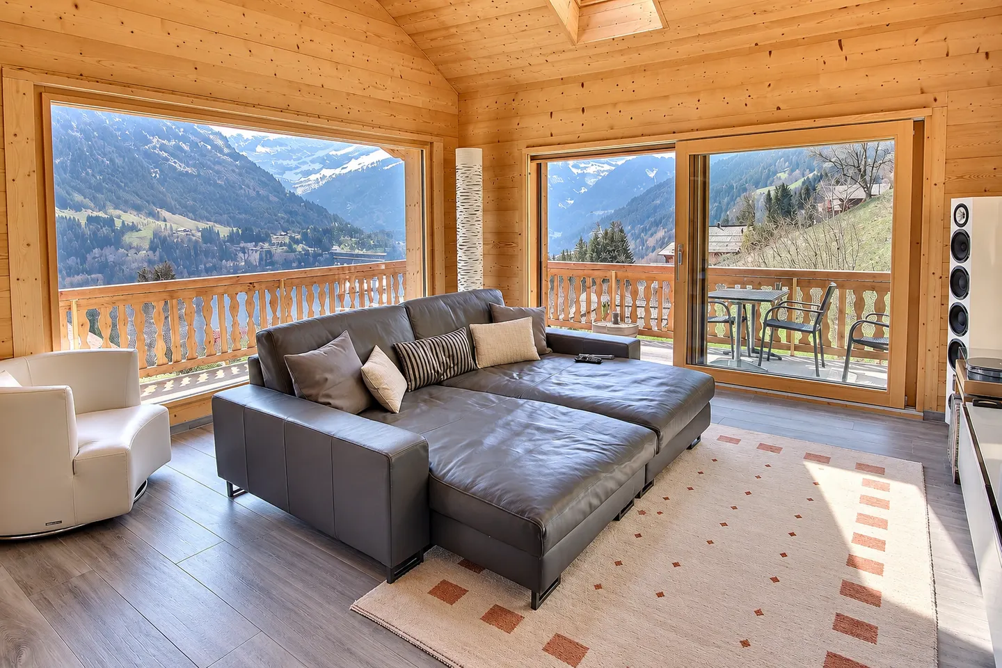 Magnificent chalet with unobstructed view of the Dents-du-Midi - Photo 5 of 13