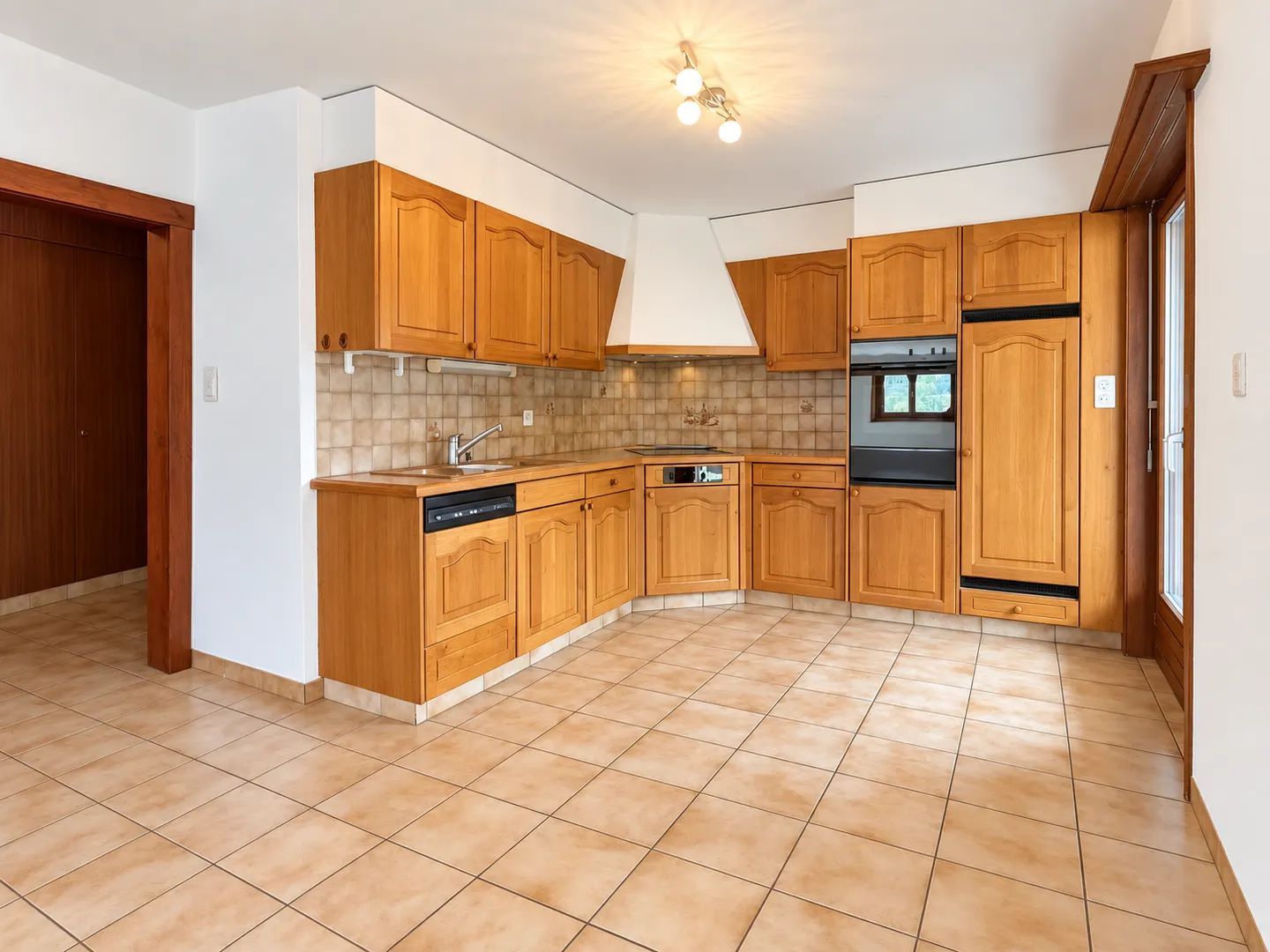 Zu vermieten in Massongex eine Wohnung mit 4,5 Zimmern - Foto 2 von 9