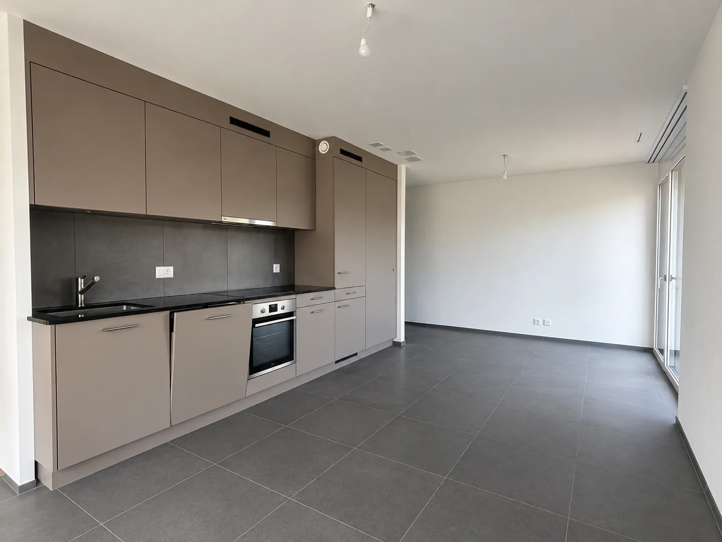 Appartement moderne avec terrasse - Photo 4 sur 9