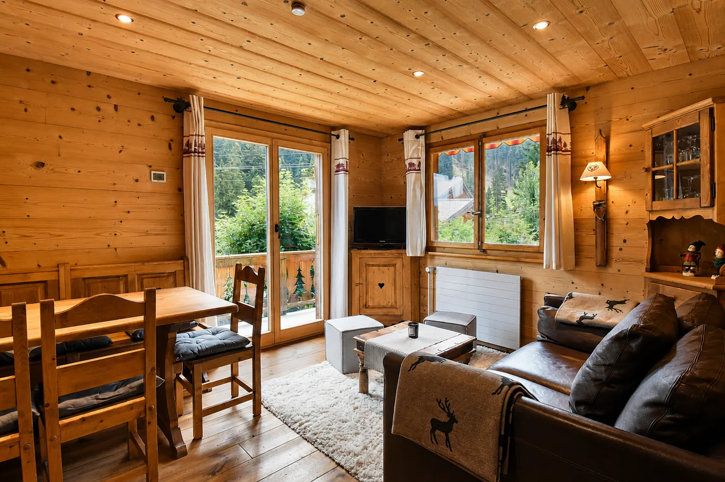 Charming chalet with beautiful garden in Morgins - Photo 2 of 13