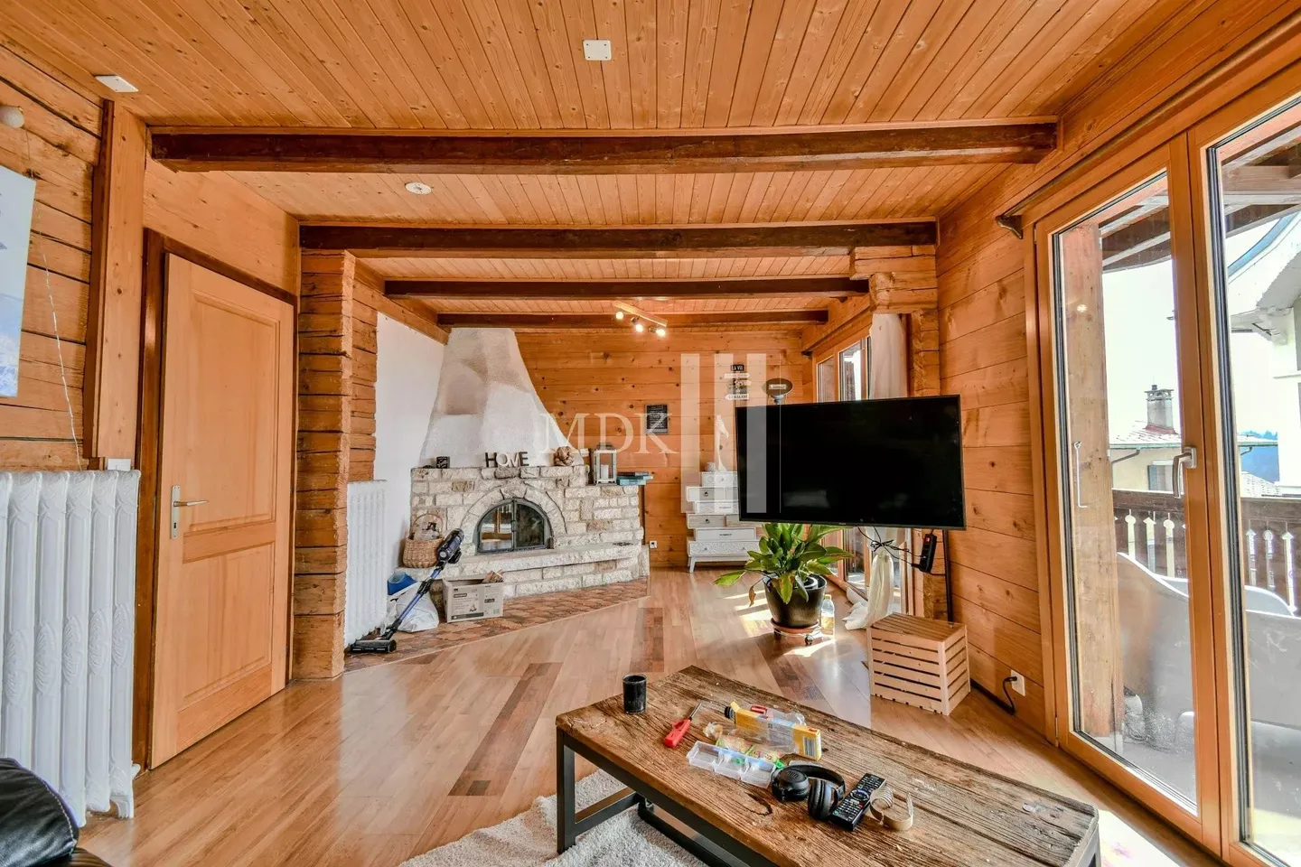 Magnificent chalet including an apartment and a commercial space in Leysin - Photo 2 of 13
