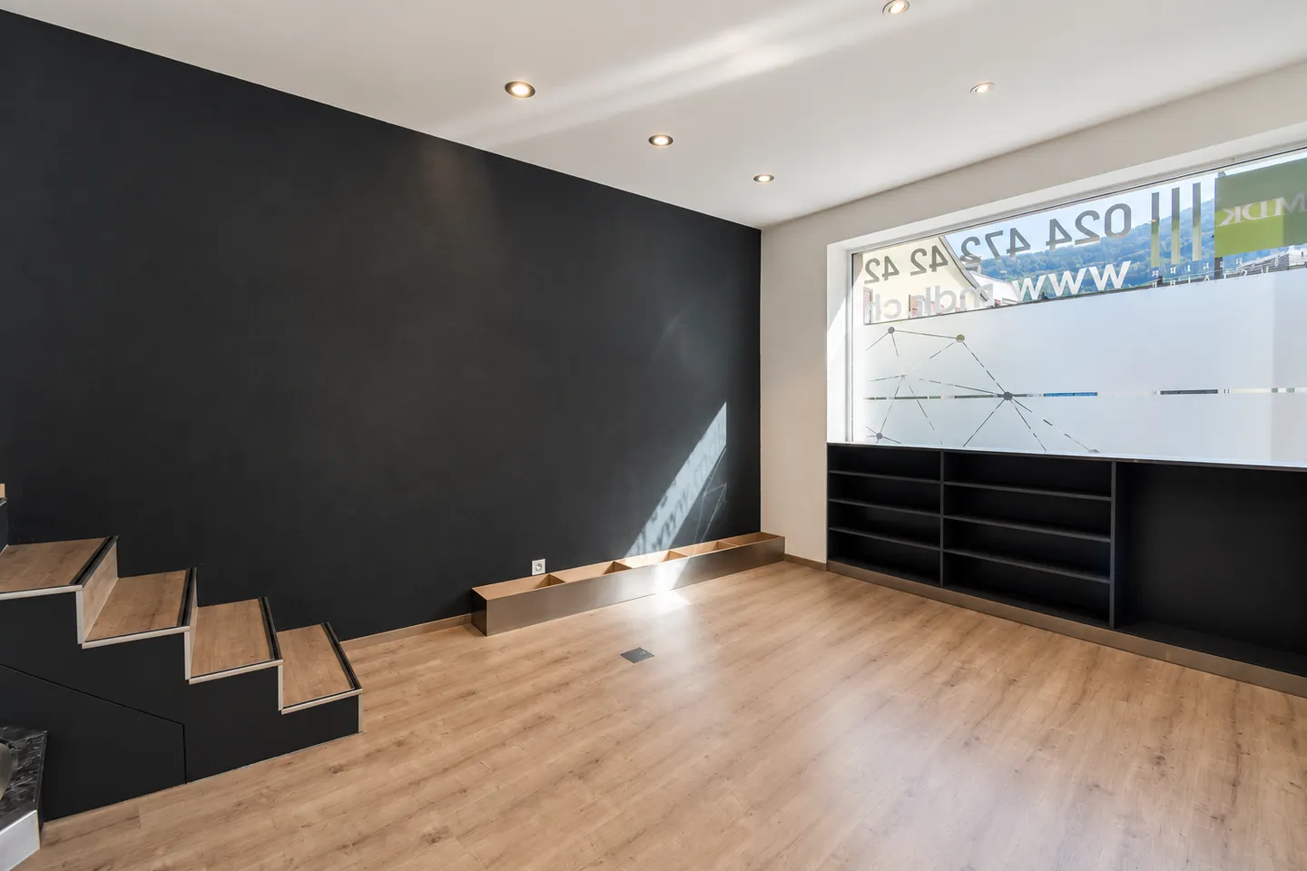 Spacious commercial space in downtown Monthey - Photo 3 of 6