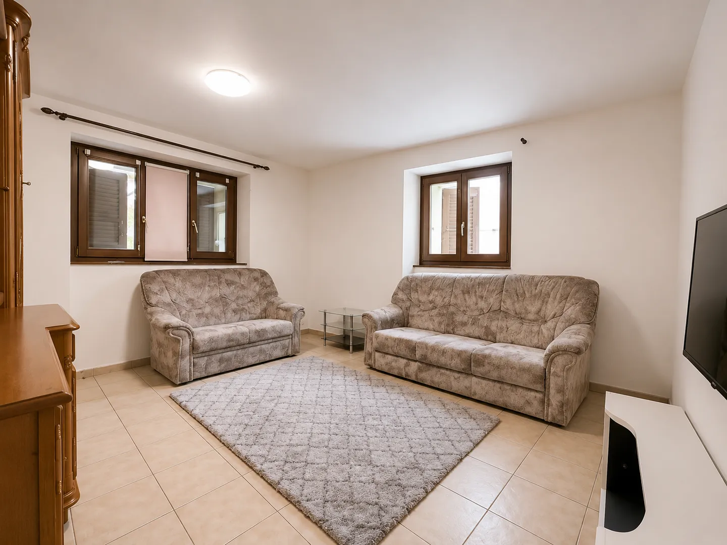 Ideal for investors: building with two apartments - Photo 8 of 13