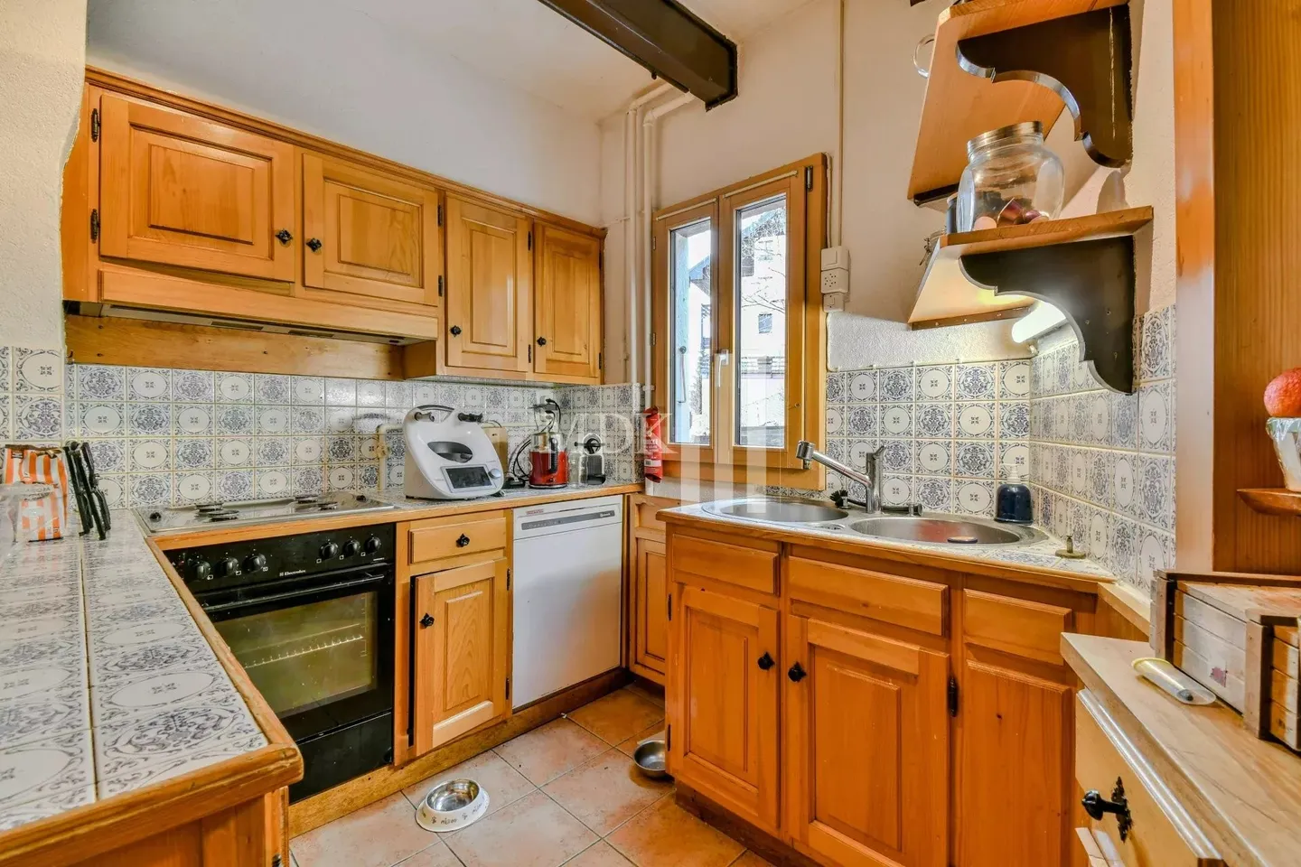 Magnificent chalet including an apartment and a commercial space in Leysin - Photo 10 of 13