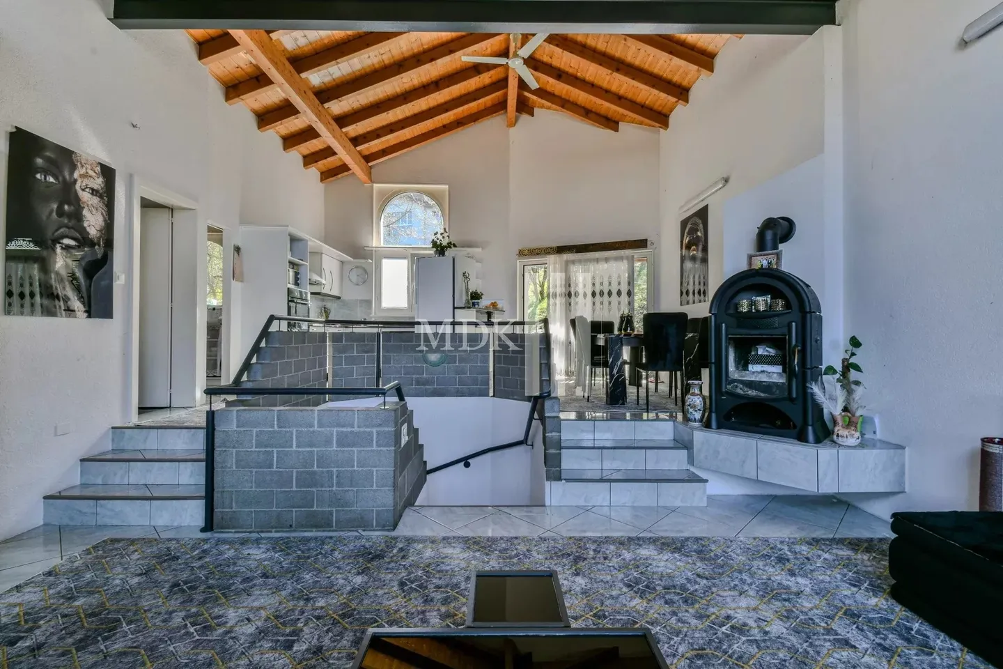 Bellissimo chalet in una zona tranquilla a Choëx - Foto 3 di 13