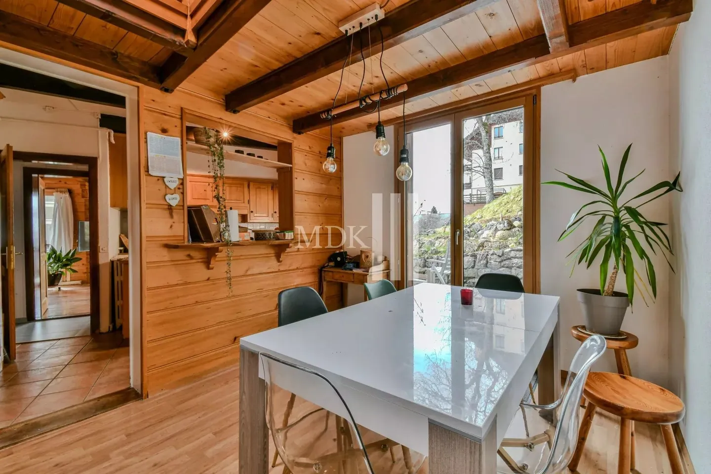 Magnificent chalet including an apartment and a commercial space in Leysin - Photo 11 of 13